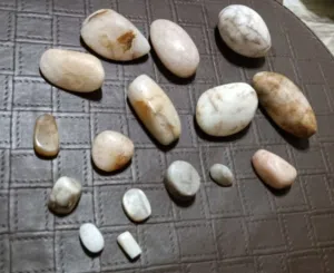 احجار كريمه خام ومصقوال