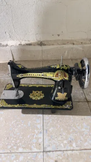 للبيع مكينه خياطه