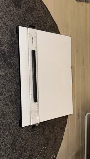 طاوله هندسيه صغيره (ستاند)