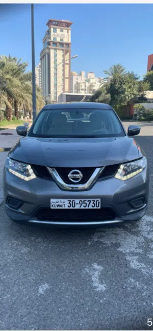 نيسان X تريل موديل 2015