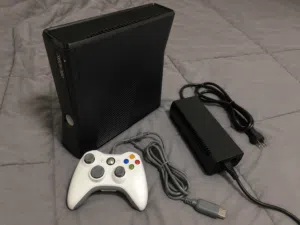 xbox 360 slim  Model 2010 الحجم 250 غيغا