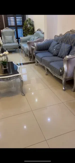 كنب فخم وسليم من العيوب