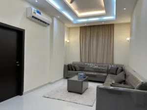 شقه كبيره 4 غرف واستديو ( مفروش نظام فندقي)