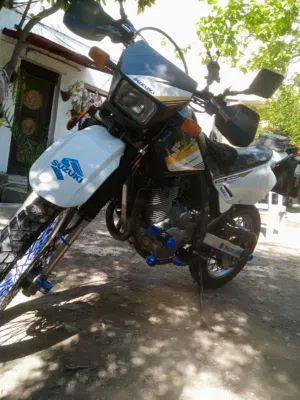Suzuki . DR-650SE . 20150