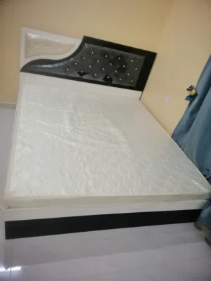 سرير للبيع