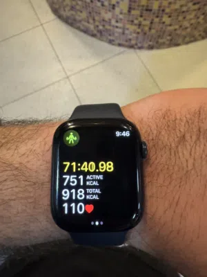 Apple watch series 8 size 45mm Midnight Battery health 82