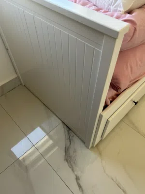 سرير من ايكيا للبيع مستعمل لمة عام جديد ونظيف