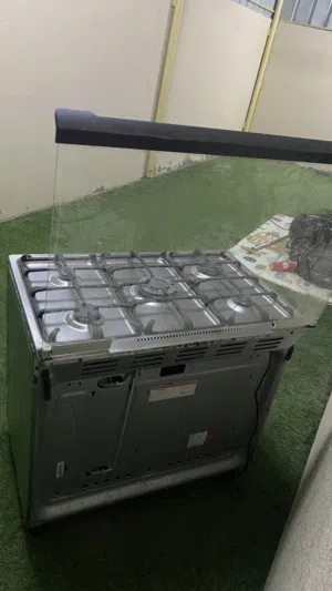 طباخه خمس عيون مع فرن نظيف جداً بسعر ممتاز
