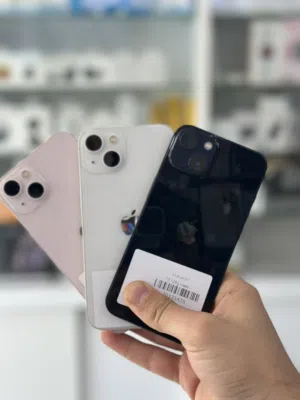 iPhone 13 128g بحالة ممتازة كفالة استرداد نقدي نظيف جداً مع هديه كفر و لزقه