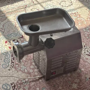 فرامة لحم إيطالية للبيع – شبه جديدة