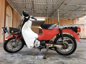 دراجه سبعين قوة المحرك 110 cc  احمر تشتغل سلف مع هندل بحالة جيده جدا جاهزة للاستخدام