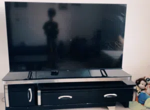 Tv table large sturdy clean reliable and is well used for large and small tv