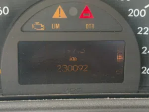 ميرسيدس محرك 20 الاحمر