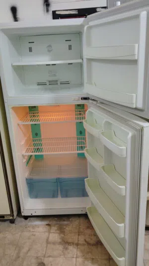 للبيع ثلاجه دايو18 قدم بحاله ممتازه حجم متوسط استخدام بحاله ممتازه معا التوصل التشغيل والكفاله