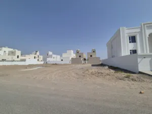 أرض سكنية بالهرم الخامسة جنوب قريب جامع المهنا بن جيفر