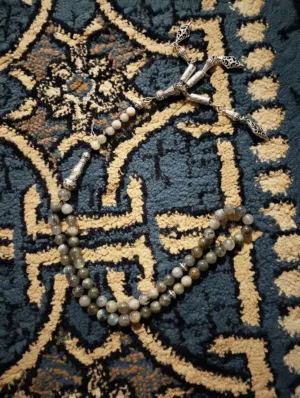 سبحة ( حجر القمر ) طبيعي . فخمة ومميزة