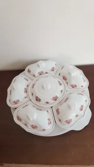 صحن مقسم المكسرات وحلويات العيد شبه جديد