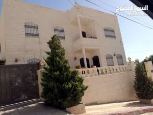 220 m2 4 Bedrooms Townhouse for Sale in Zarqa Dahiet Al Amera Haya