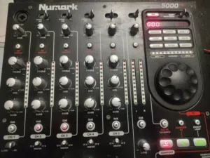مكسر دي جيه DJ Mixer خمس قنوات مؤثرات صوتية و مواصفات فنية متعددة بدون باور