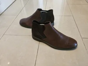 حذاء لون بني جلد طبيعي و شامواه