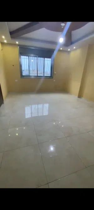 شقه للبيع في بتونيا طابق اول فوق الشارع السعر 75 الف دولار