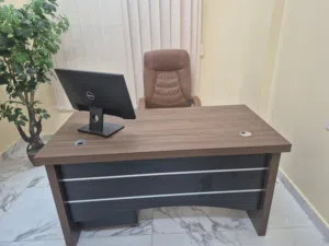 للبيع أثاث مكتبي شبه جديد غير مستعمل