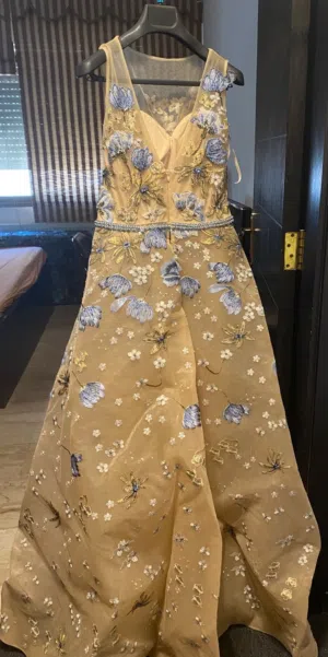 فستان اعراس و خطوبة ثقيل بحالة ممتازة للبيع