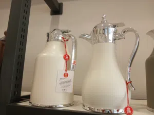 هذا المنتج عبارة عن مجموعة ترامس قهوة وشاي من نوع دلة (Dallah) ماركة ريم (Reem)، وتتميز بتصميم عصري