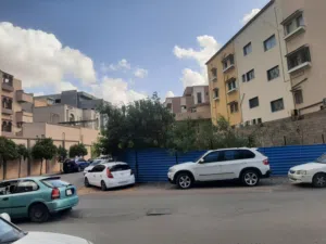 أرض واجهتين على الرئيسي في بن عاشور شارع الظل للبيع