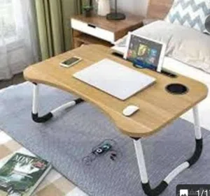 طاولة للاب توب قابلة للطي والنقل خشب زان فيها مكان للكوب ولسلك الشاحن ومكان لتثبيت ipad