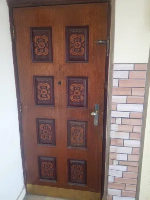 شقه للبيع نظيفه ديلوكس جاهزه للسكن مكان جيد جدا