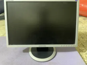 شاشه سامسونج للبيع من الجيل القديم  Samsung SyncMaster 940BW 19 بوصه  نوعه LCD  إصدار 2006