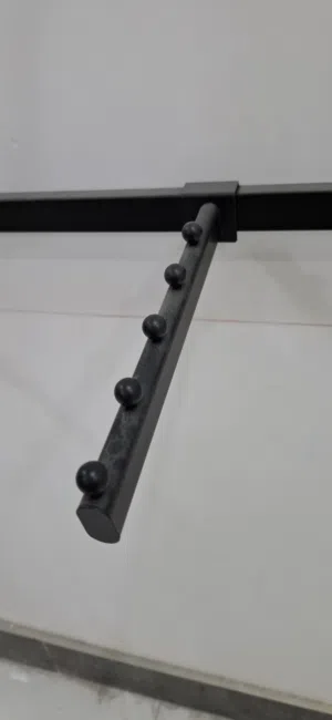 تعلاكات ملابس للبيع مستعمل