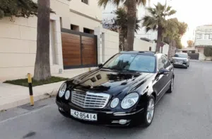 مرسيدس بنز الفئة-E 200 موديل 2008 لون أسود سيارة صالون أوتوماتيك مجمركة ومرخصة