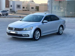 Volkswagen Passat 2018 (Silver)