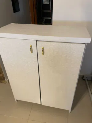 خزانة تفصيل ثقيلة ملبسة فورمايكا بحالة الجديد موجودة في البيادر ويوجد توصيل رمزي