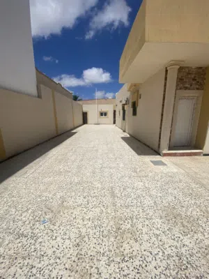 م با نى للإيجار عيادة او مدرسة