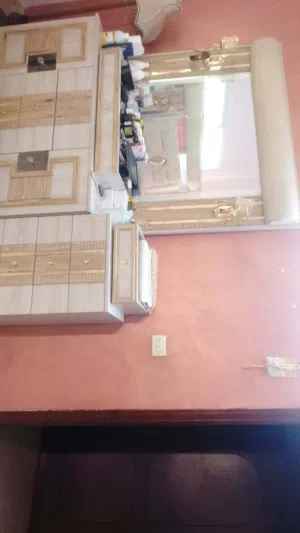 غرفه نوم كبيره مجوز خشب لاتيه وndf نخب اول مكفوله عشر سنوات استعمال خفيف