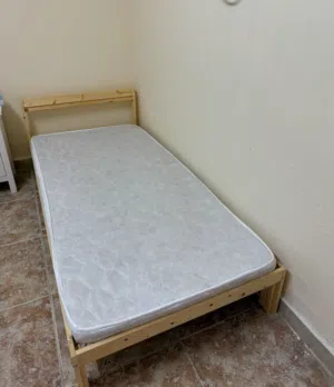 اثاث للبيع بسعر مخفض سرير من ايكيا ثلاجة وخزانة ملابس