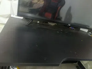 طاوله مال العاب ما بيها اي شي نظيفه كلش