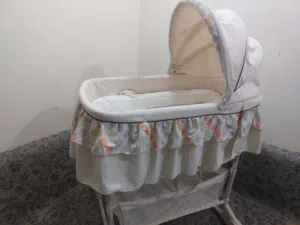 سرير اطفال بحالة الجديد