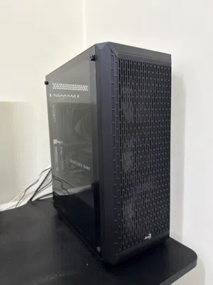 للبيع جهاز pc مستعمل نظيف مواصفات عاليه السرعه