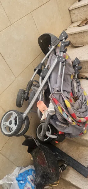 سكوتر مع شاحن  وعربانة اطفال للبيع