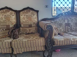 طقم كنب 14 مقعد نظيف بحاله جيده