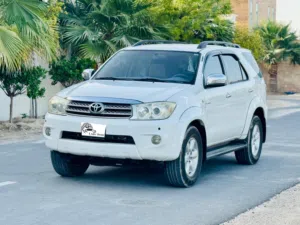 7 Seat Toyota Fortuner 2.7L 4 Cylinder 4 Wheel Drive 2010 Model SR5 تويوتا فورتشنر