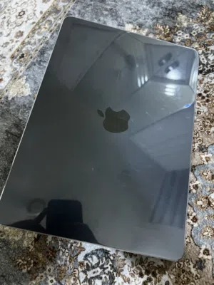 MacBook Air m4 ذاكره 512  رام 16