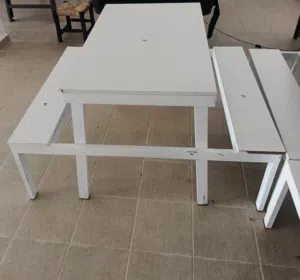 طاولات للحديقه او في ساحات المتنزه