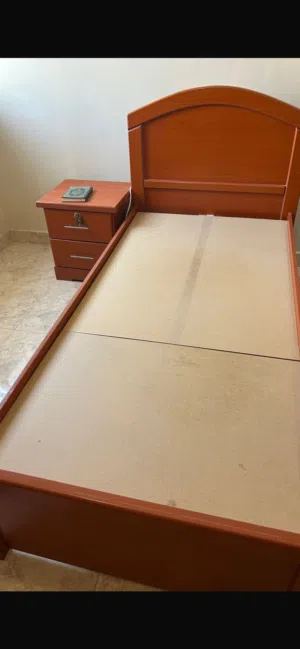 سريرين شبه جدد للبيع نظيف جدا