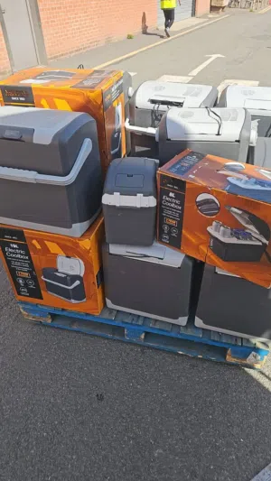 تلاجات سياره تخدم بالولاعه متع السياره 12v اتسقع وتبرد ماشاء الله