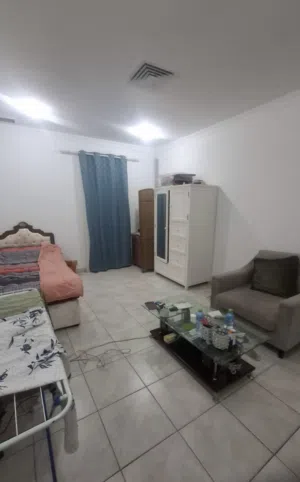 مطلوب انسه لمشاركه سكن